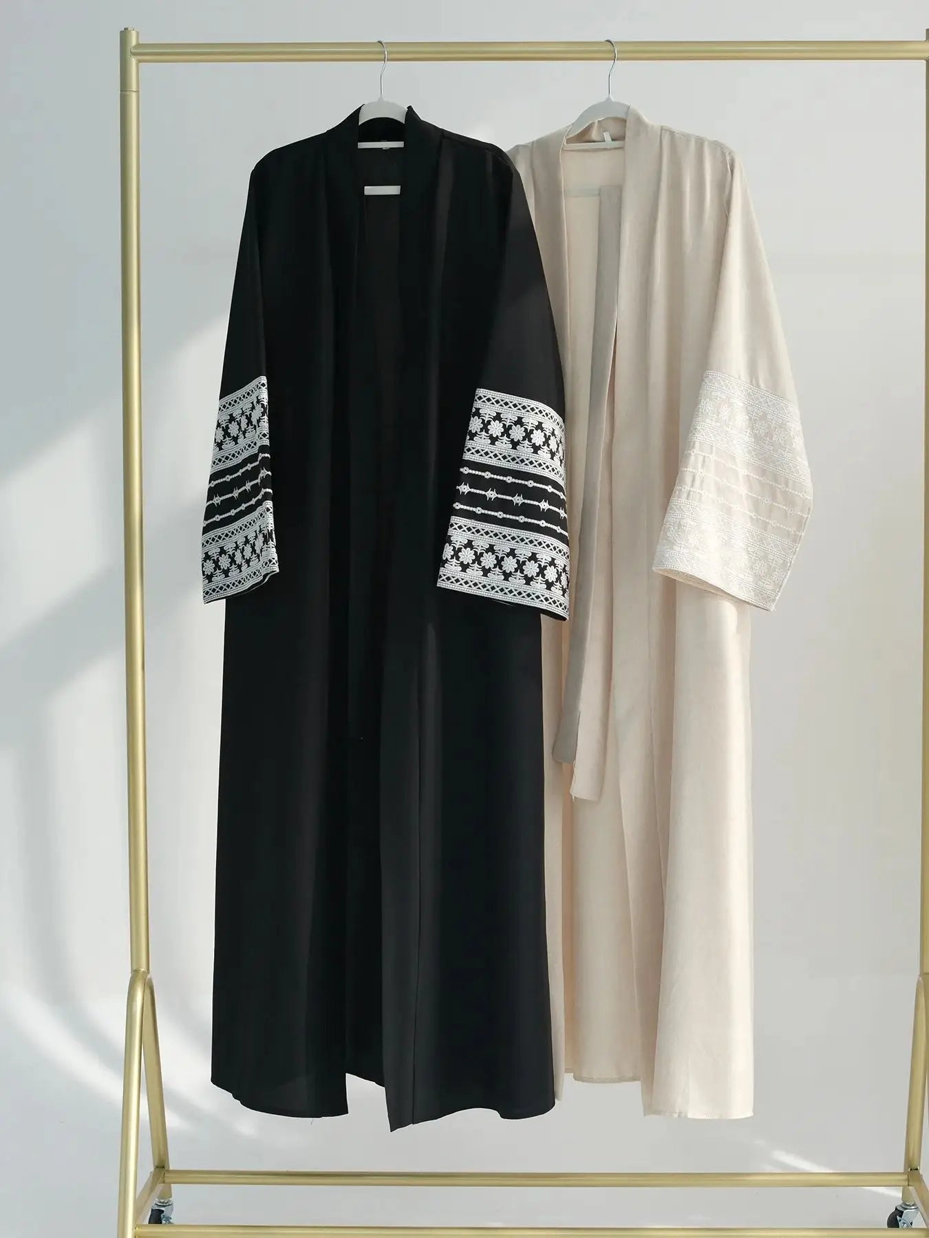 Altasawuq Fashion Embroidery Kimono Oversized Muslim Robe Syari Female Full Length Muslim Outerwear Worship Service Abaya With Belt wy1946